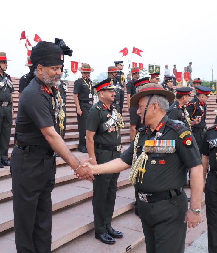 This day an year ago - 08 Dec 2021
Remembering General Bipin Rawat 🙏💐🇮🇳
The Soldier and the Man as I Knew Him
A grab from manuscript of #KGAKGG

Jai Hind 🇮🇳