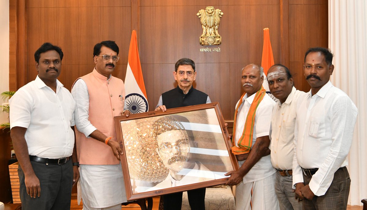 MouryaBjp's tweet photo. Had pleasant Met Hon'ble Thiru.R.N.Ravi ji Governor of tamilnadu presented freedom Figter shri vera sarvarkar photo  for this occasion shri Dr Venkatesh Mourya, Tamilnadu state prabhari,&amp; Bjp National EC Member s.c morcha shri.Tada periyasamy, Adv M Arul,shri Maya sakthi, sriram https://t.co/6rwVb3gbYY