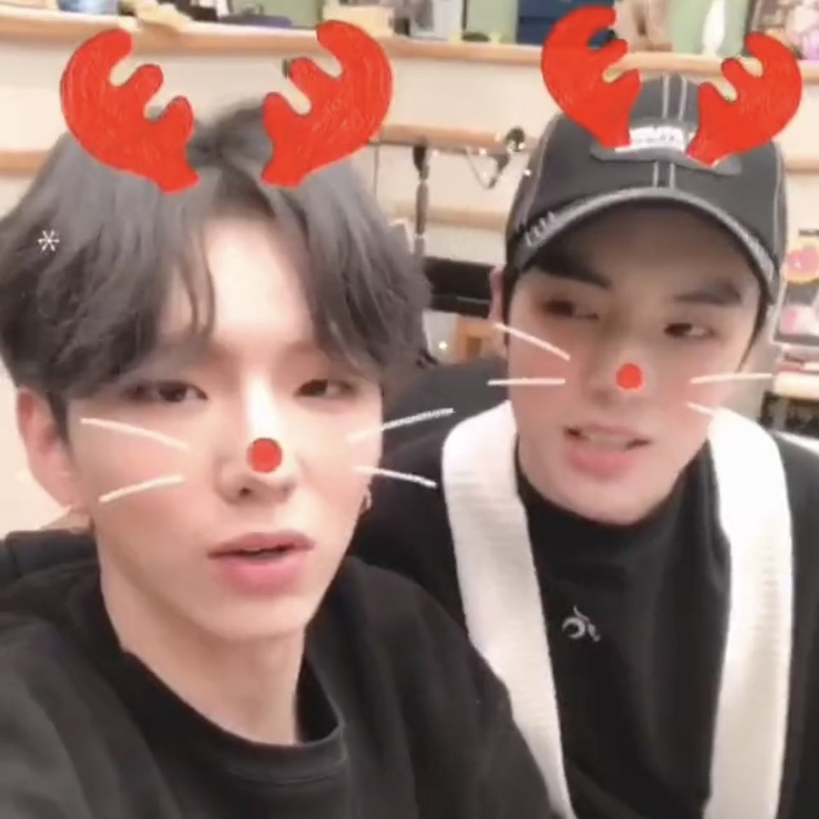 yooxkhx's tweet photo. 같은 과 후배                    같은 교양 동기
3살 연하 여친 보유          1살 연하 여친 보유 https://t.co/d5EH7NGz3z