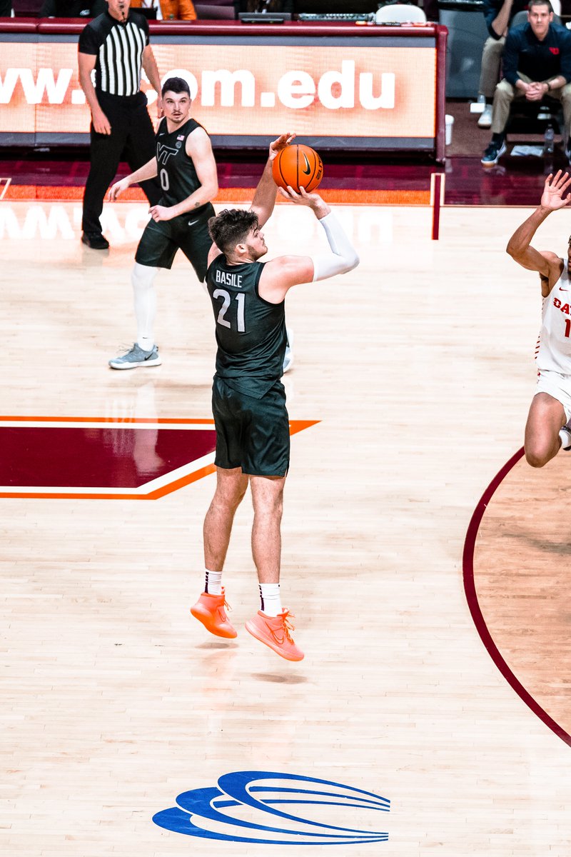 HokiesMBB's tweet photo. Grant is HIM 👌😤

🏹 4-6 3FG
🔥 8-10 FG
😳 20 points https://t.co/eVcebNMeM5
