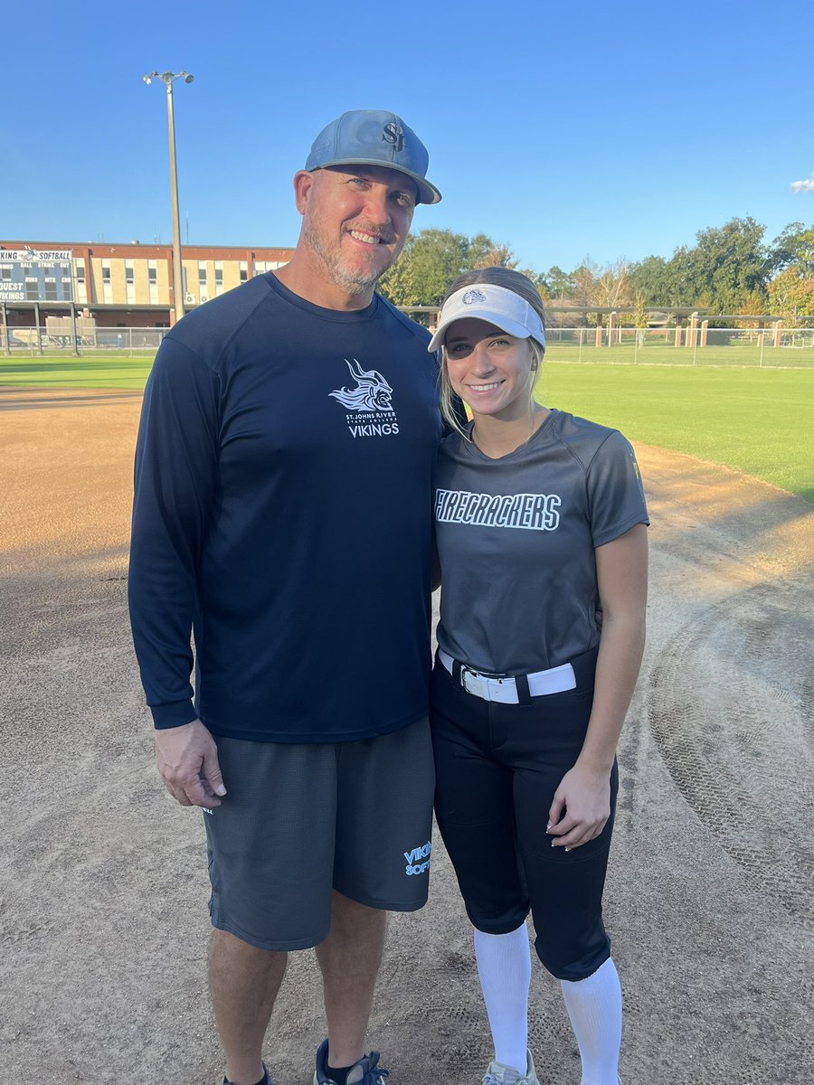 Had a great time today visiting at St.Johns! Thanks <a href="/joe_pound/">Joe Pound</a> for having me😁 <a href="/FLFC_Stockton/">FL Firecrackers Stockton</a> <a href="/melhighsoftball/">Melbourne High School Softball</a> <a href="/coachdanedel/">Dan Edel</a>