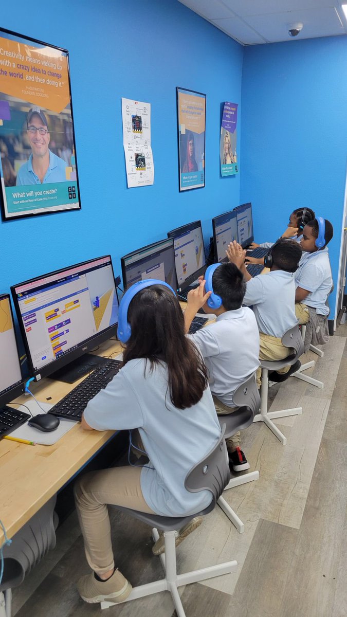 javierfaguilar's tweet photo. In our 3rd day of #CSEdWeek #HourOfCode @efwmaschool #EveryCanCode #ForTheLoveOfCoding 
#CelebratingProgress
#CSHeroes  #CSFirst #CodeWithGoogle  #learning #teamwork #equity #diversity #confidence  #code #creativity #CSforALL #EveryCanCode @csteachersorg @dfwcsta @weteachcs https://t.co/y04QjIw6Kf