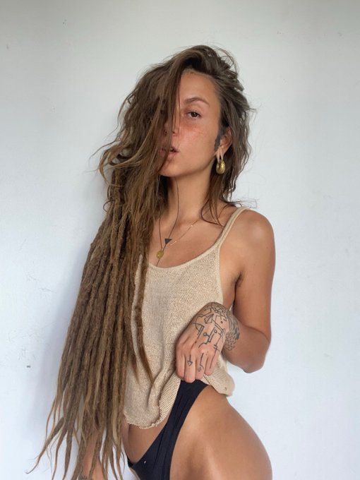 my only fans is 5$ today because why not https://t.co/6Xr7aBWx8l