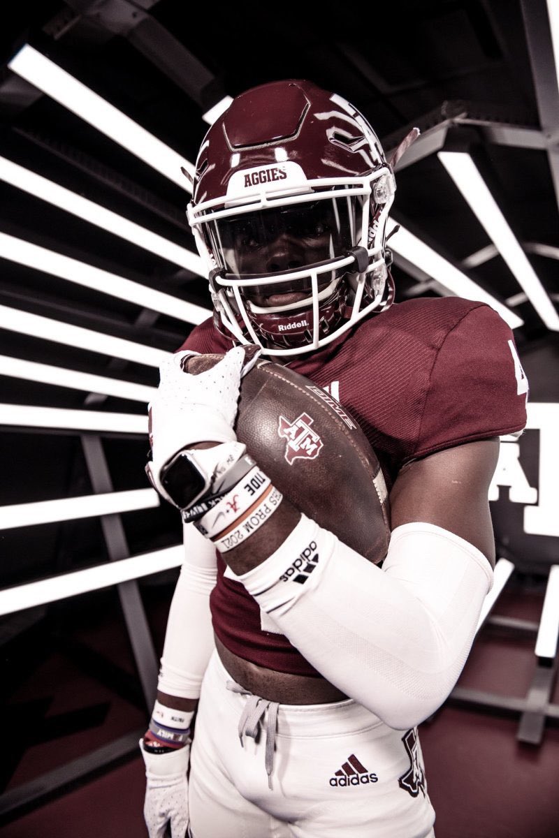 AggiesToday's tweet photo. WE GOT EM. 

2023 El Campo (TX) five-star RB Rueben Owens has committed to Texas A&amp;M.

#1 running back in the class per 247Sports. https://t.co/swnCAOjpqJ