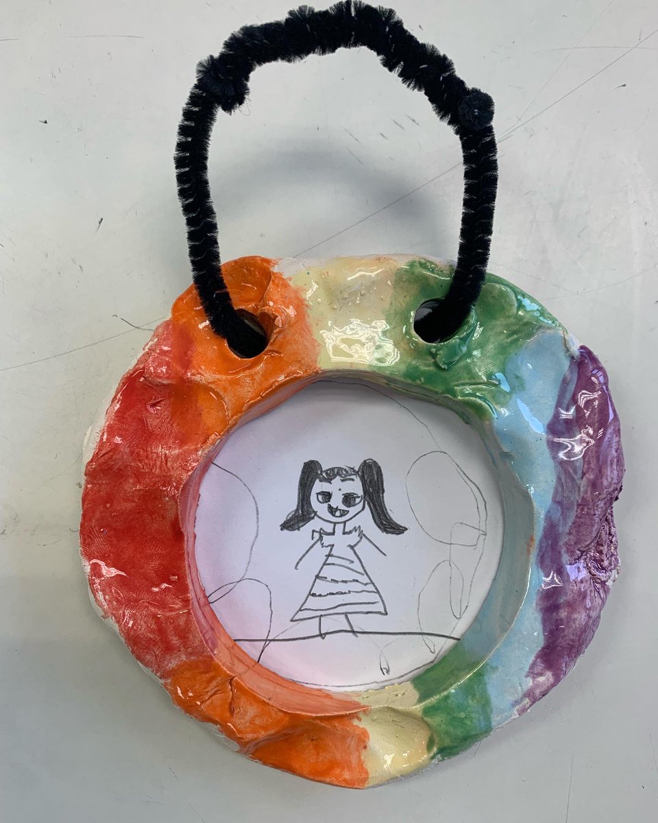 Second grade did such a great job creating these beautiful clay frames #2ndgrade #elementaryart #clay #amacostrokeandcoat