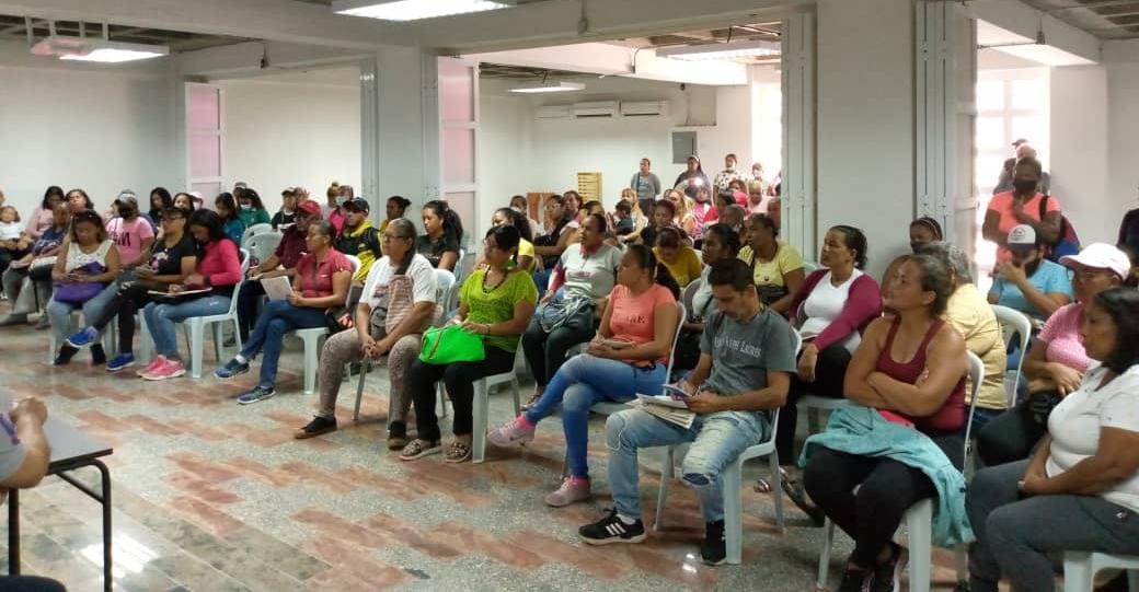 MinAlimenVen's tweet photo. #Miranda | Estado Mayor de Alimentación en el municipio #Zamora, sostuvo reunión de trabajo para optimizar la distribución de los combos de alimentos, escaneo del Sistema #CeasPatria, actualización de los Nuevos Jefes de Calle y de Comunidad, entre otros puntos de interés https://t.co/Pd1xjpXBuz