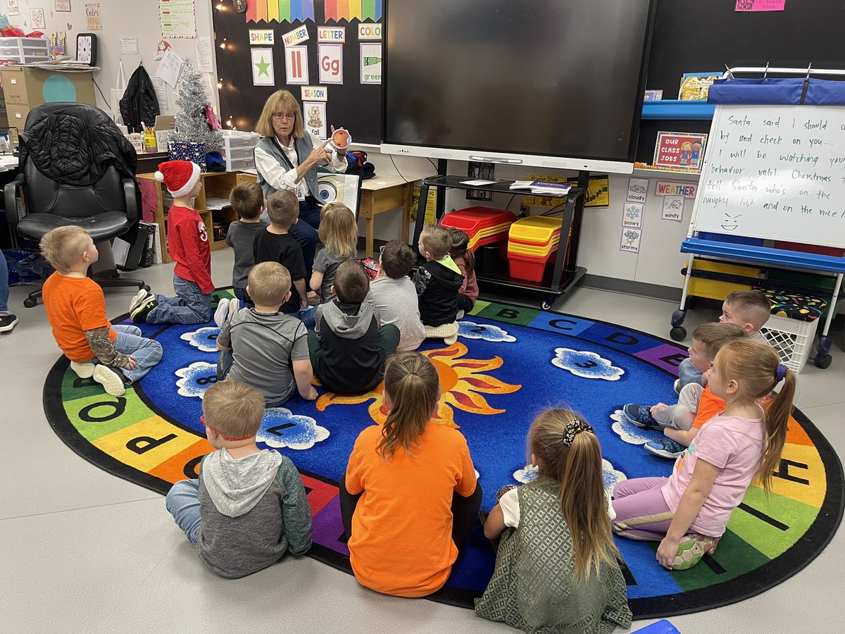 llalyssashea's tweet photo. Learning about our eyes &amp; how to protect them from Sammy Safe Eyes &amp; Ms. Wanda 📚👀 #littlezeps #zepsontherise https://t.co/SnTnapb1aw