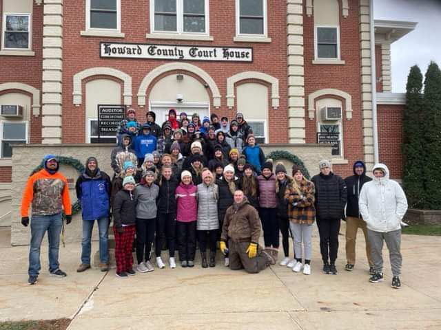 The Crestwood Girls Basketball Teams have been busy spreading Holiday Cheer to our community this month! 🎄Before Thanksgiving they helped put up Christmas lights in town. Tonight they donated to the Senior Giving Tree for local nursing homes. 🏀💙 <a href="/DarinFerrie/">Darin Ferrie</a> <a href="/DaleyTweetsHere/">Coach Daley</a>
