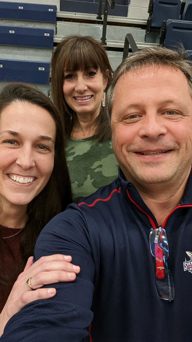 CoachKraftSU's tweet image. Heart is full but dogs are barking #TwoRightFeet #AlwaysAHornet