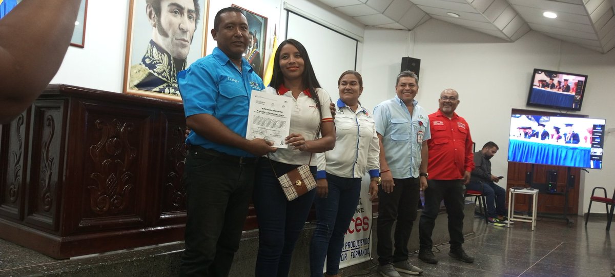 mrobinsonapure's tweet photo. Entrega de certificado a trabajadores y trabajadoras en el marco del sistema Nacional de formación y autoformación de la clase obrera, como lo instruyó Nuestro presidente Nicolás Maduro en conjunto a las Misiones Educativas INCES CEET y MPPPST.
#VenezuelaIndestructible https://t.co/QPvXv9uhxW