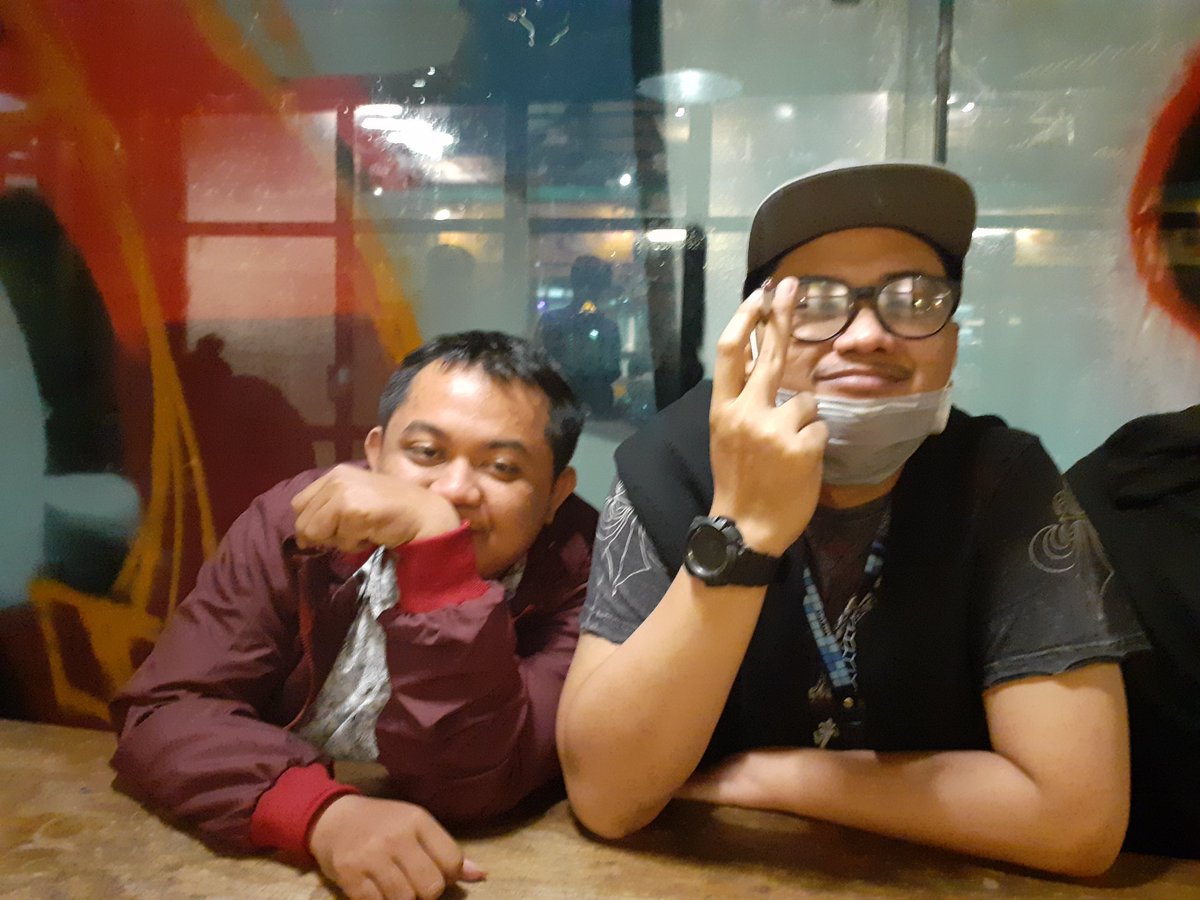 farhanalv's tweet photo. HBD abah @snogthenbite semoga teteh @F_FeniJKT48 selalu sabar dengan tingkahmu, sehat2 selalu mon, lets gooo vc cigre ~ #Forever23mon https://t.co/gVplrYP7SR