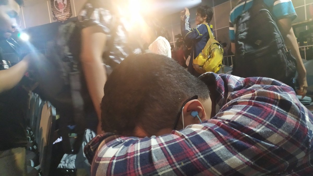 farhanalv's tweet photo. HBD abah @snogthenbite semoga teteh @F_FeniJKT48 selalu sabar dengan tingkahmu, sehat2 selalu mon, lets gooo vc cigre ~ #Forever23mon https://t.co/gVplrYP7SR