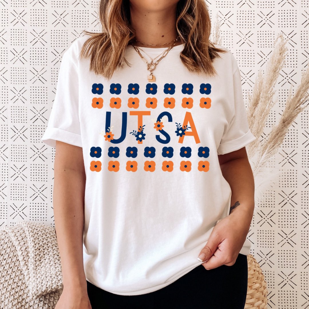 Our cute flower UTSA tees are perfect for football games, going to the library to study or to go to class in jeans or leggings 🤩