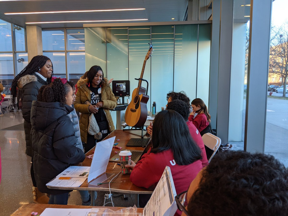 UChicagoMedPhys's tweet photo. We had so much fun this past weekend, giving demonstrations for Physics with a Bang!. Thank you to all of the volunteers, and especially to the D&amp;O Committee for organizing our exhibits! https://t.co/nLKyPjYg9f