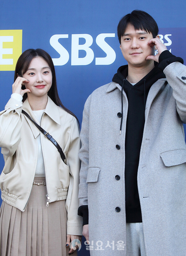 allaboutkopular's tweet photo. Pada sore hari tanggal 7, SBS Radio Power FM 'Choi Hwa-jung's Power Time' diadakan di SBS di Mok-dong, Seoul.
#๊ณ ๊ฒฝํ #gokyungpyo #kokyungpyo #kopular #HAPPYO #Connect #KimHyeJoon https://t.co/3lsNlgY2g3
