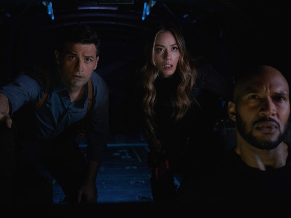 MaosBrazil's tweet photo. "É amado entre os fãs, as temporadas 2-7 tem mais de 90% no Rotten Tomatoes, incluindo três com 100% de aprovação crítica. Mas o valor de #AgensofSHIELD para a franquia (Marvel) vai além de ser algo apreciado e bem feito." - CBR sobre o fim de Agents of SHIELD https://t.co/Q0IqpLnqqF