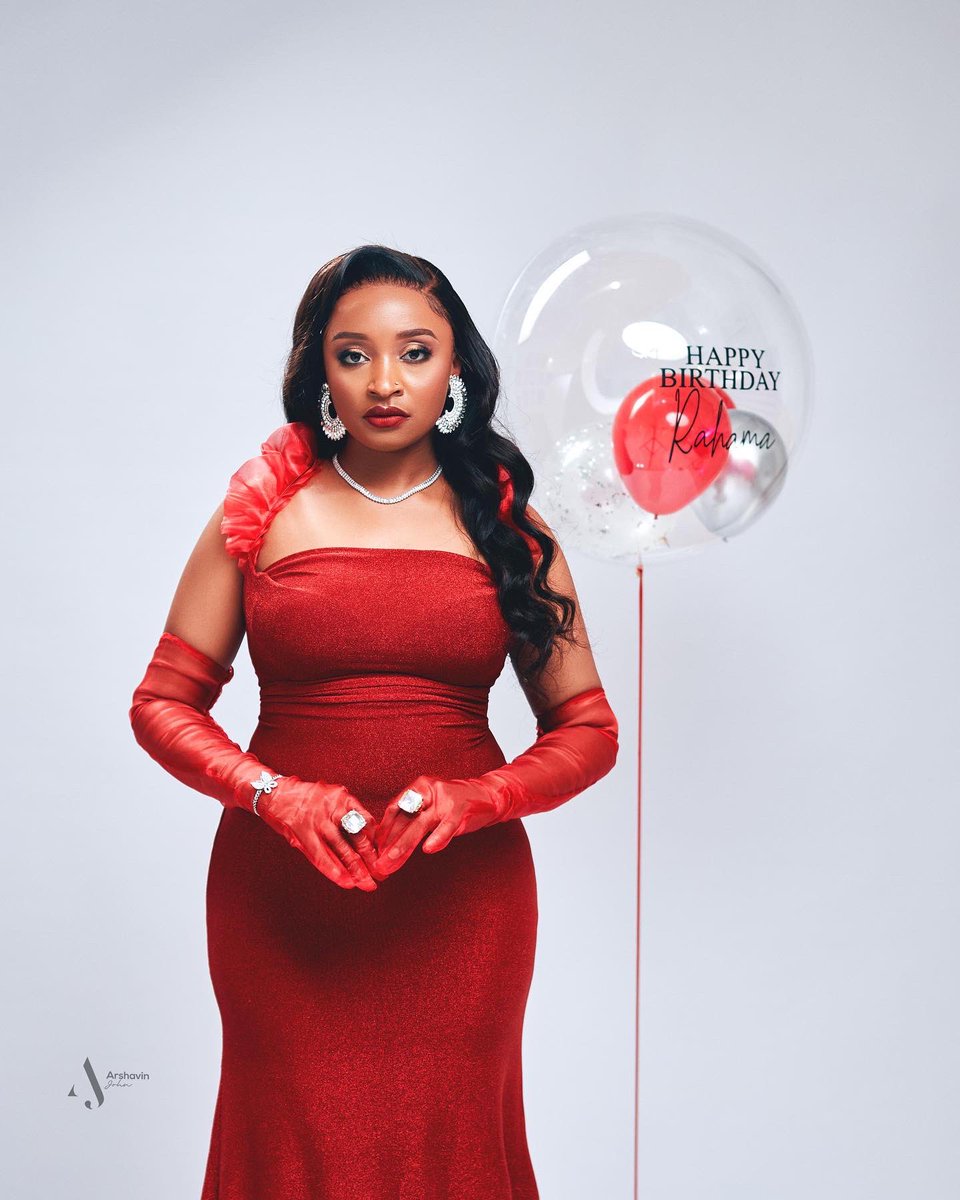 Rahma_sadau's tweet photo. Grateful for Life 🥰🌹❤️🎂 🎉

Give my roses already 🥀 

#BirthdayVibes #HappyBirthdayRahama https://t.co/IE2Tdiec7e