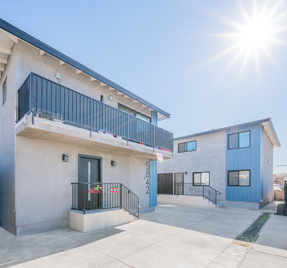 TiaoProperties's tweet photo. NEW PRICING! Non-LA rent controlled, fully remodeled turnkey property consisting of 9 units including one newly constructed ADU. 

✨New Price: $3,375,000✨

More info here: https://t.co/OAsPmNiT9w

#InvestmentProperty #MultifamilyForSale #LosAngelesRealEstate #1031Exchange https://t.co/AFJKBcs3a2