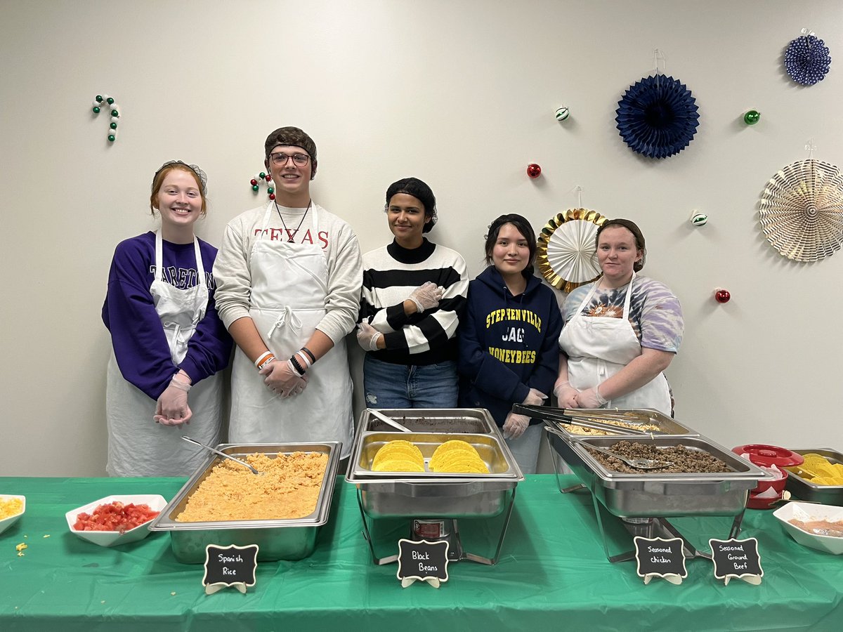iveywe's tweet photo. Culinary Arts enjoyed serving lunch to the maintenance and technology departments. We appreciate what they do to keep our kitchen/district going! https://t.co/IO9BNgUAwX