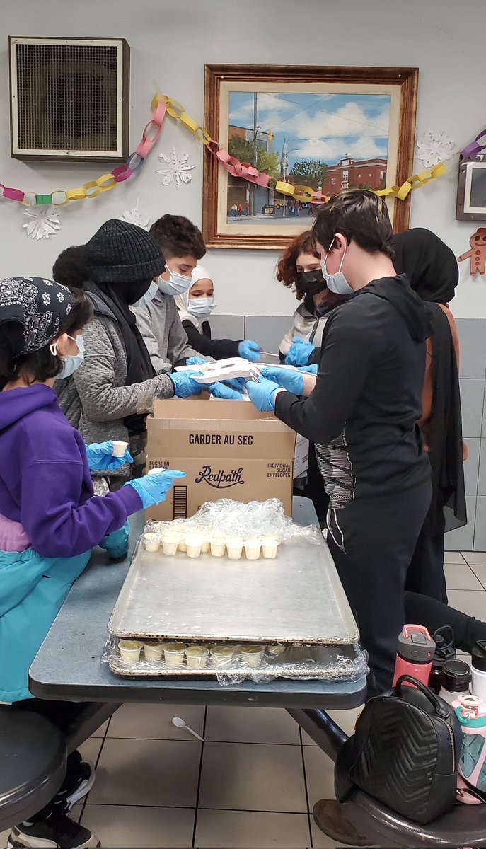 MissS_Classroom's tweet photo. R7A had an amazing experience volunteering at @sghottawa today! They made cards, decorated the dining hall, prepared breakfast, and made sandwiches for the clients.
I loved seeing them work so hard together for an amazing organization! 🧡🥪👏🏻💫 https://t.co/bh0sFk660V