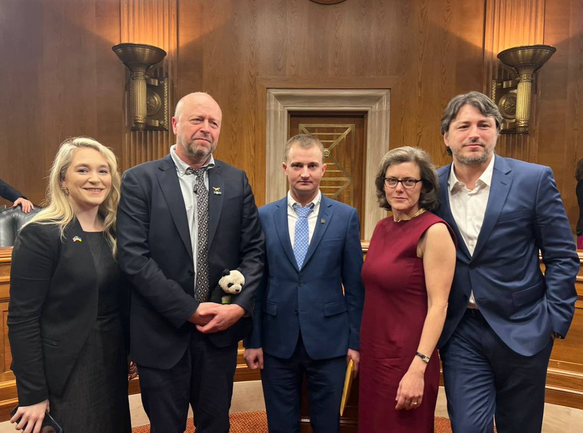 serhiyprytula's tweet photo. Український волонтерський рух сьогодні був визнаний на найвищому рівні. Дякую Конгресу США за те, що чують 🇺🇦 громадянське суспільство. Нам важлива стабільна двопартійна підтримка з боку США, подальша допомога зброєю і справедливе покарання рос. воєнних злочинців. Працюємо далі! https://t.co/0FtjykJ0jj