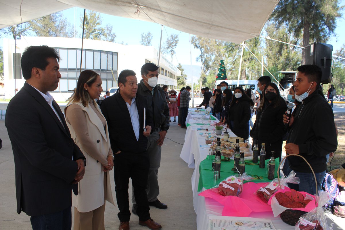 UPFIM_Oficial's tweet photo. Estudiantes de Ing. Agroindustrial encabezaron la EXPO AGROINDUSTRIAL 2022, espacio que muestra los productos desarrollados en el transcurso del cuatrimestre. https://t.co/ZtH6SdQiap