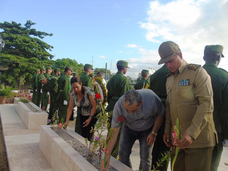 mosqueda2030's tweet photo. Emotivo acto en #Guantanamo por los aniversarios 126 de la caída en combate del Mayor General Antonio Maceo Grajales y su ayudante Panchito Gómez Toro y 33 de la Operación Tributo. #CuvaVive. https://t.co/U5UTfZnoPm