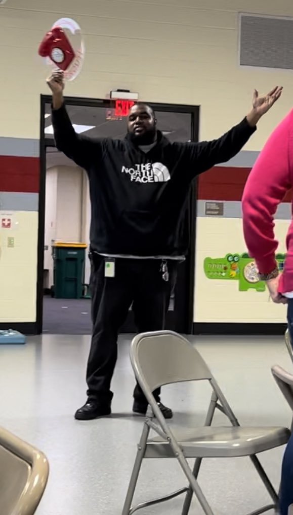 MrsClarkELC's tweet photo. We are so lucky to have Mr. Kolan #BearDown to create #PeakMoments for our Sprouts! After a standing ovation, Mr. Kolan said, “it’s for the kids!” 🌱 ☎️ 🐻 #WeAreELC #WeAre54 @CarrieAzab https://t.co/yznm1xwTA1