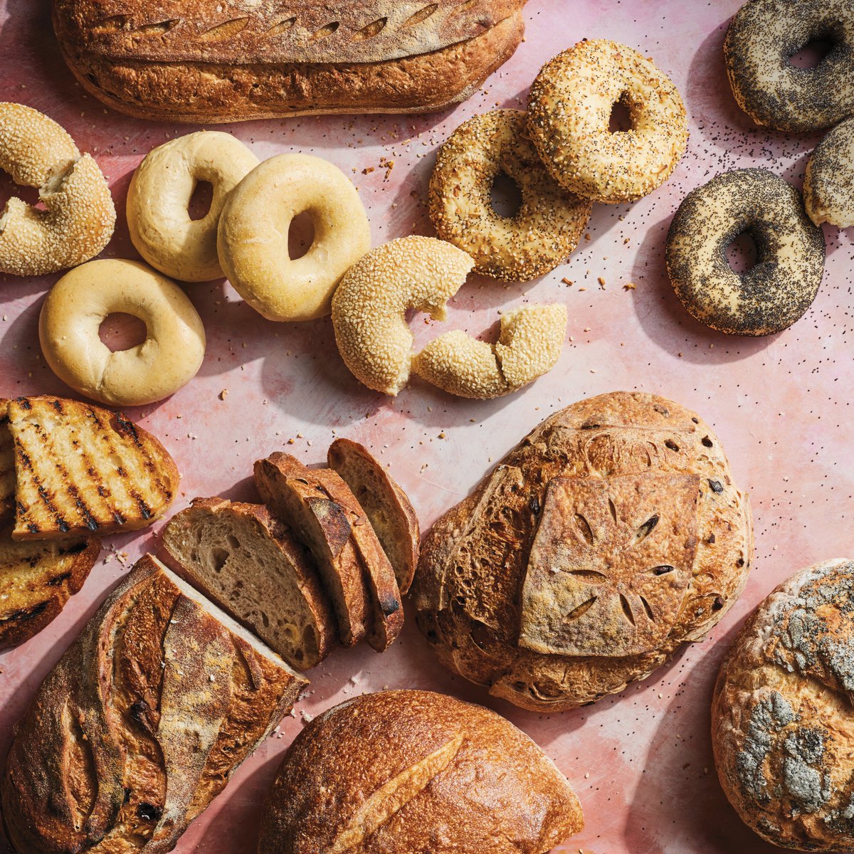 USFoods's tweet photo. Over the last few years, close to half of all consumers want to eat healthier, yet #bread continues to thrive among #restaurants: https://t.co/TOOobtcswO #FoodFanaticsMag #trending #gluten https://t.co/bOGiDOGDbq
