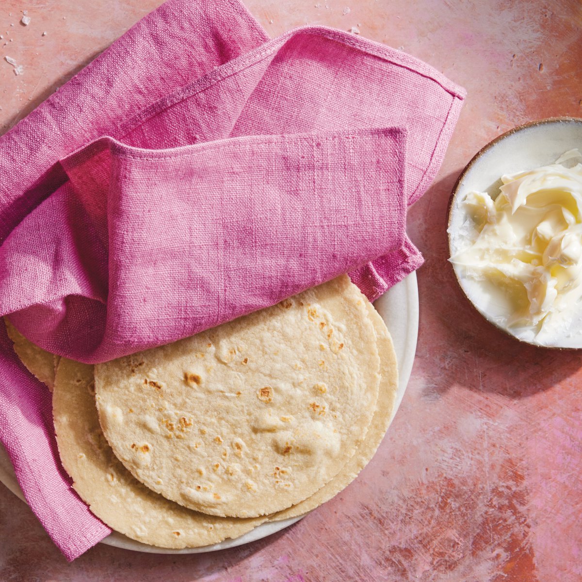 USFoods's tweet photo. Over the last few years, close to half of all consumers want to eat healthier, yet #bread continues to thrive among #restaurants: https://t.co/TOOobtcswO #FoodFanaticsMag #trending #gluten https://t.co/bOGiDOGDbq