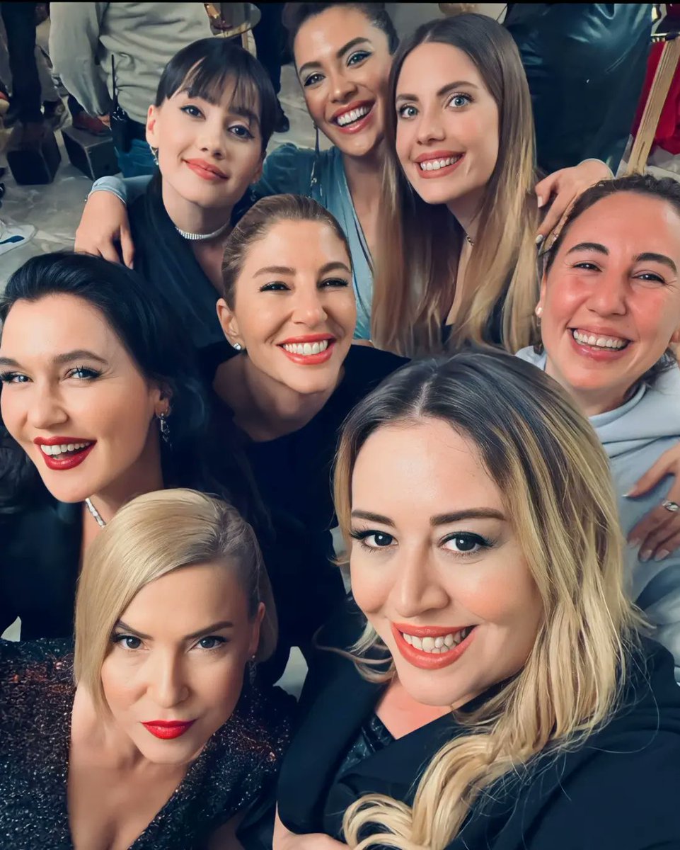 Yasak Elma'nın güzel kadınları #yasakelma <a href="/sevvalsam/">Şevval Sam</a>