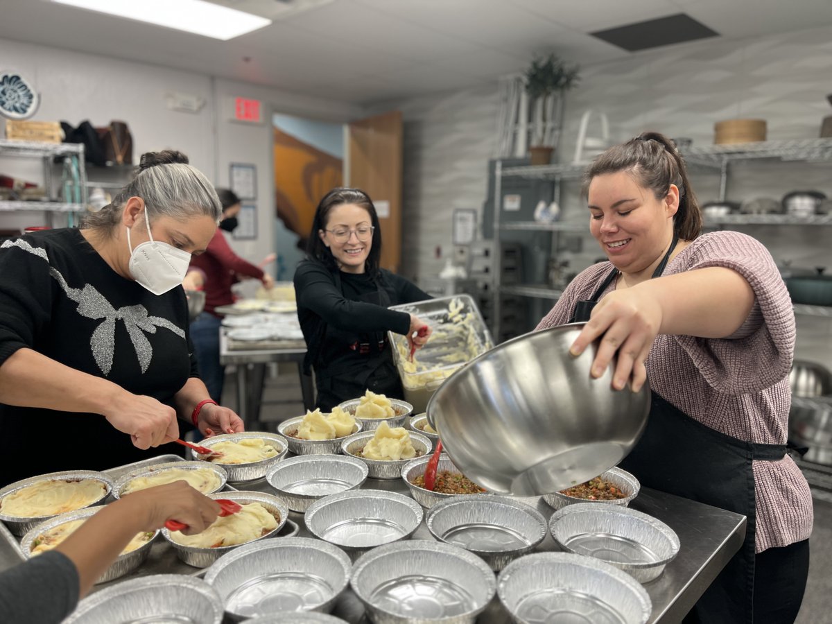 heartmaryland's tweet photo. Staff from Whiting-Turner joined our staff at the #SimpleCookingWithHeart Baltimore Kitchen this week to #CookItForward preparing about 100 Shepherd’s Pie meals for Food 4 Thought Community Outreach Services, which distributed them to individuals facing food insecurity. https://t.co/bteor5OPoM