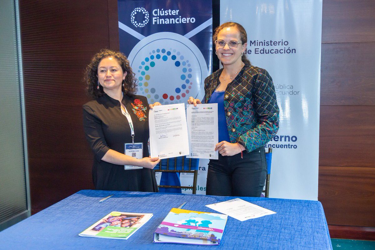 Firmamos un convenio de cooperación entre <a href="/Educacion_Ec/">Ministerio de Educación, Deporte y Cultura</a> y <a href="/Aflatoun/">Aflatoun International</a>, a fin de establecer estrategias de acompañamiento para la educación financiera de docentes y estudiantes, a través de la implementación en el marco curricular por competencias.