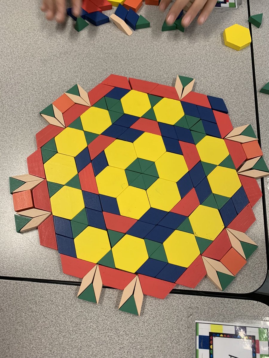 MrsHolley_'s tweet photo. Today’s #WinterMathChallenge got very creative ❄️❄️❄️ @tvdsbmathk8 https://t.co/SSehR51j0M