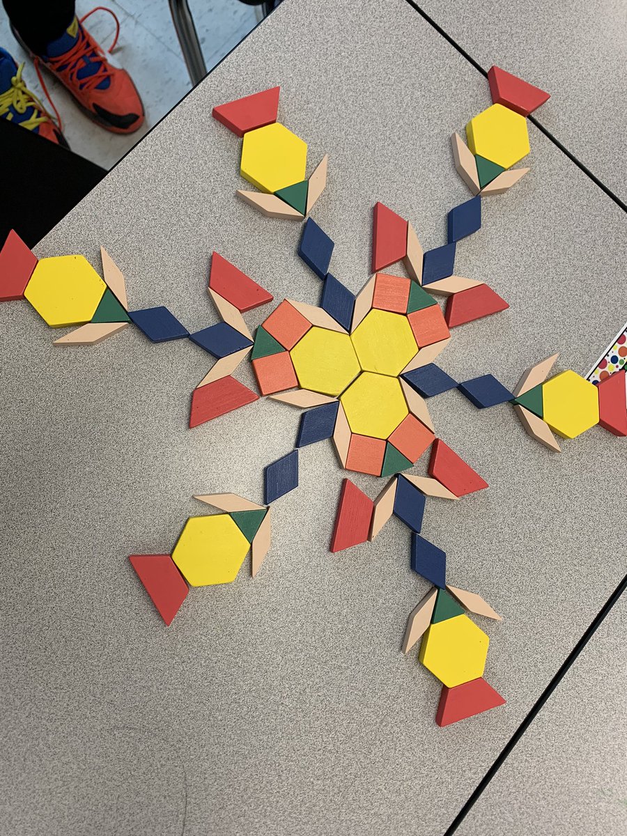 MrsHolley_'s tweet photo. Today’s #WinterMathChallenge got very creative ❄️❄️❄️ @tvdsbmathk8 https://t.co/SSehR51j0M