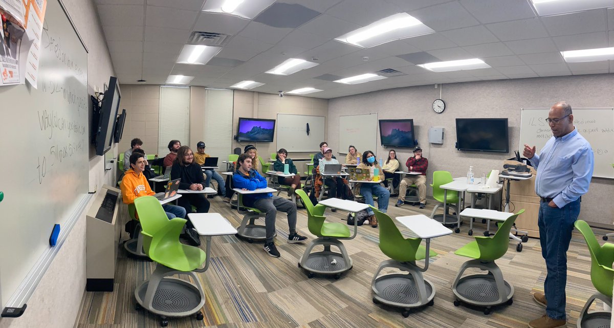 Happy last day of classes, Vols! This afternoon, SIS Director <a href="/AbebeRorissa/">Abebe Rorissa</a> surprised students in INSC 512 with an impromptu pizza party. Study hard, everyone, and good luck on your final exams!