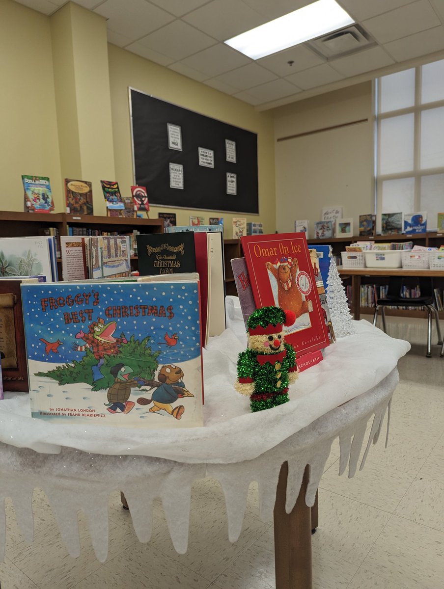 MmeRuffolo's tweet photo. Reading is snow much fun! 📖 ❄️☃️ 📚  @JohnCampbellPS @MsBurgon @Dana52300 https://t.co/qvIchDvppL