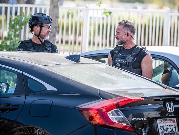swat_deaconluca's tweet photo. in between takes, in between cars, in between @HarringtonMatty and @odiegallop
see ya Friday at 8pm on @cbstv ππΌππΌππΌ
πΈ @The_VINO
.
.
Repost @jayharrington3
.
.
#swat #swat2022 #swatseason6 #swatfridays #swatcbs #cbstv #sptv #rollswat #guacaine
(S6xE08) https://t.co/vW9G44XYco