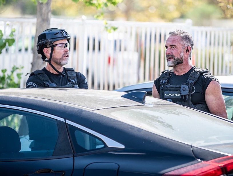 swat_deaconluca's tweet photo. in between takes, in between cars, in between @HarringtonMatty and @odiegallop
see ya Friday at 8pm on @cbstv ππΌππΌππΌ
πΈ @The_VINO
.
.
Repost @jayharrington3
.
.
#swat #swat2022 #swatseason6 #swatfridays #swatcbs #cbstv #sptv #rollswat #guacaine
(S6xE08) https://t.co/vW9G44XYco