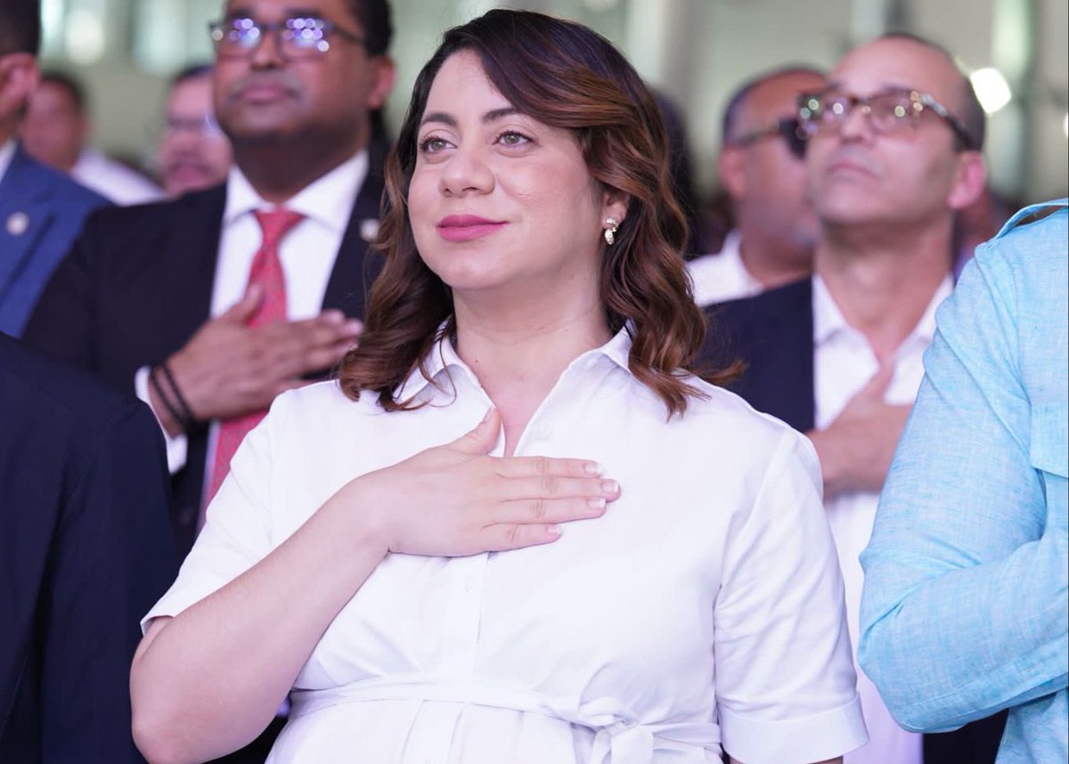 GloriaReyesG's tweet photo. Hoy se abren las puertas y ventanas de nuestro partido, para la apertura a nuevos segmentos de nuestra sociedad, nuestros jóvenes, hombres y mujeres que buscan y serán parte del cambio y transformación social de nuestro país. https://t.co/ERUtgux9eE