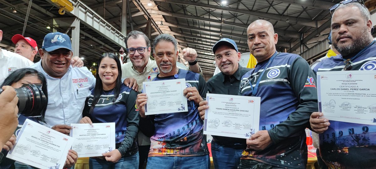 torrealbaf's tweet photo. Desde Guayana nos reunimos para hacer entrega de los certificados de saberes a los Consejos Productivos de Trabajador@s y llevar a cabo el III Acto de Graduación Conjunta en el marco del Sistema Nacional de Formación y Autoformación de la Clase Obrera. 

#VenezuelaIndestructible https://t.co/aYzs9kevwQ