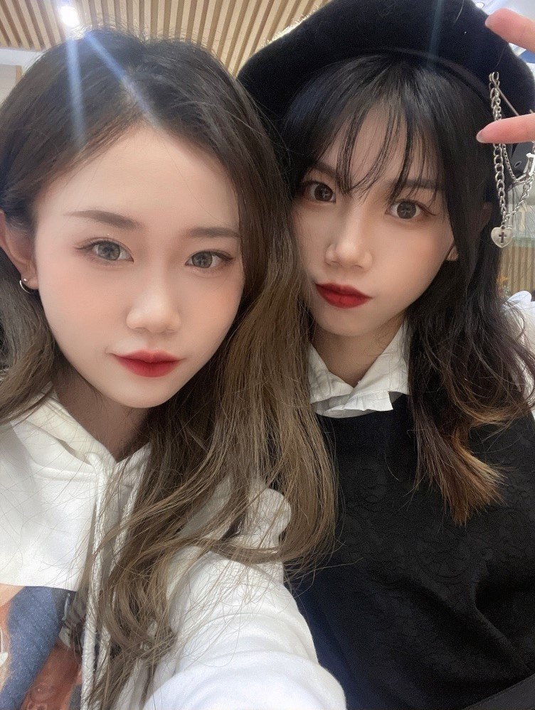 prisonhost's tweet photo. 重口拷问文:审判公开自慰女犯谢卓敏乱交女犯蔡唯杨
在残酷的性虐和拷问面前，昔日好闺蜜谢卓敏(p123)和蔡唯杨(p4合照)互相举报出卖，双双成为酒吧的人肉沙发和公用肉便器……
#爽文 #意淫 #拷问 #酷刑 #SM #幻想 #调教 #反差 #酷刑 #文字 #审讯 #重口
全文因推有字数限制请看https://t.co/VShqixau3V https://t.co/yQtjJ0Wgx4