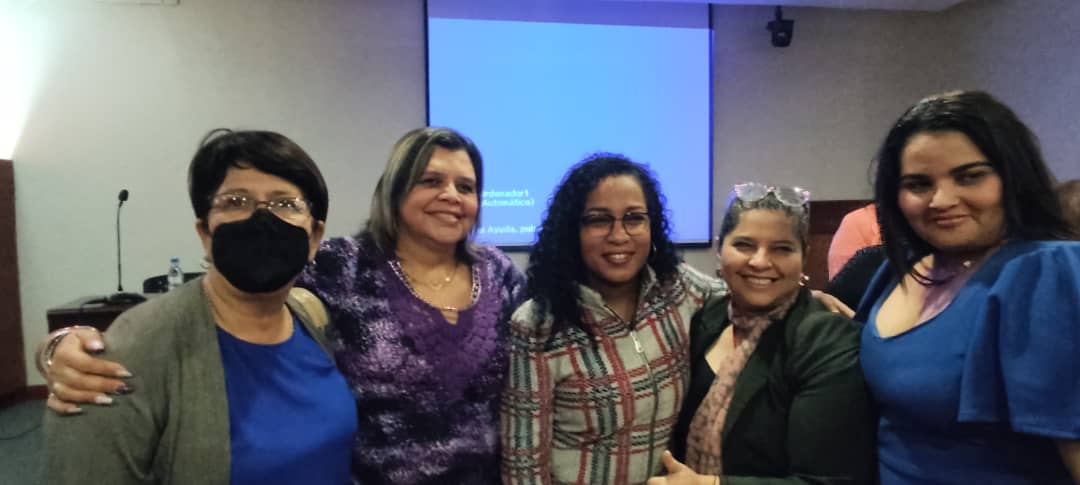 El GPPSB en Reunión con la Red Parlamentaria: Diputadas de la <a href="/Asamblea_Ven/">Asamblea Nacional 🇻🇪</a> junto a <a href="/d_guzmanl/">Diva Guzmán</a>, Legisladoras y Concejalas trabajando en cohesión cómo Cuerpo Colegiado para seguir construyendo la Patria Socialista con Bases Jurídicas en garantía de nuestros Derechos. #JapanaJapana