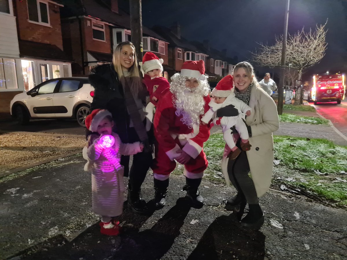 ShirleySanta's tweet photo. Thank you to all the people who come to see us, and thank you for being so generous with your donations while times are hard. It's amazing to see so many happy smiling faces! Merry Christmas 🎄🎅 https://t.co/Y2GbTzapej