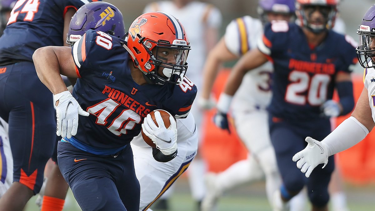 Appreciate <a href="/CoachClowes/">Jerrod Clowes</a> <a href="/Utica_Football/">Utica Football</a> for stopping to speak with our guys and then chatting about all of the talent in Section V! 💙💛⚔️ #RecruitThe5Gr8at5