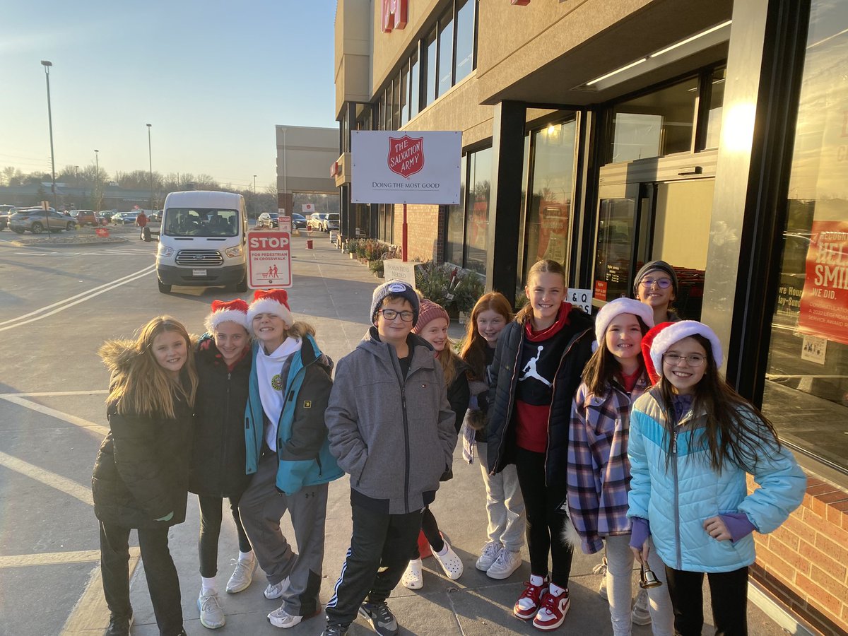Reagan_PE's tweet photo. Come visit Reagan student council at the 180th &amp; Q HyVee tonight 4-6 for some caroling and to give to @salvationarmy 🔔 @MPS_Reagan https://t.co/kYhC3JQ3xd