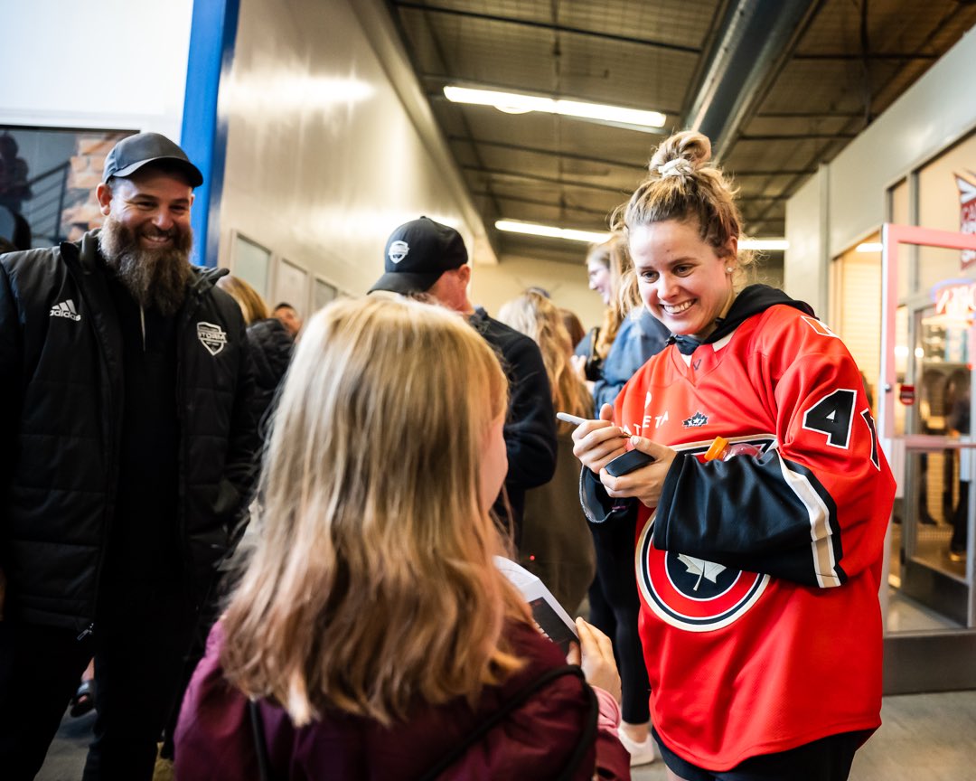 Toronto Six ๐ (@thetorontosix) on Twitter photo ๐จATTENTION #T6 FAM๐จ
Don't forget we have post-game autographs after every home game!
๐ธ <a href="/loribolliger/">Lori Bolliger Photography</a>
Purchase your tickets today for our weekend games against the <a href="/Riveters/">Metropolitan Riveters</a> โฌ๏ธ
๐ toronto6ix.universitytickets.com/w/ ๐จATTENTION #T6 FAM๐จ
Don't forget we have post-game autographs after every home game!
๐ธ <a href="/loribolliger/">Lori Bolliger Photography</a>
Purchase your tickets today for our weekend games against the <a href="/Riveters/">Metropolitan Riveters</a> โฌ๏ธ
๐ toronto6ix.universitytickets.com/w/