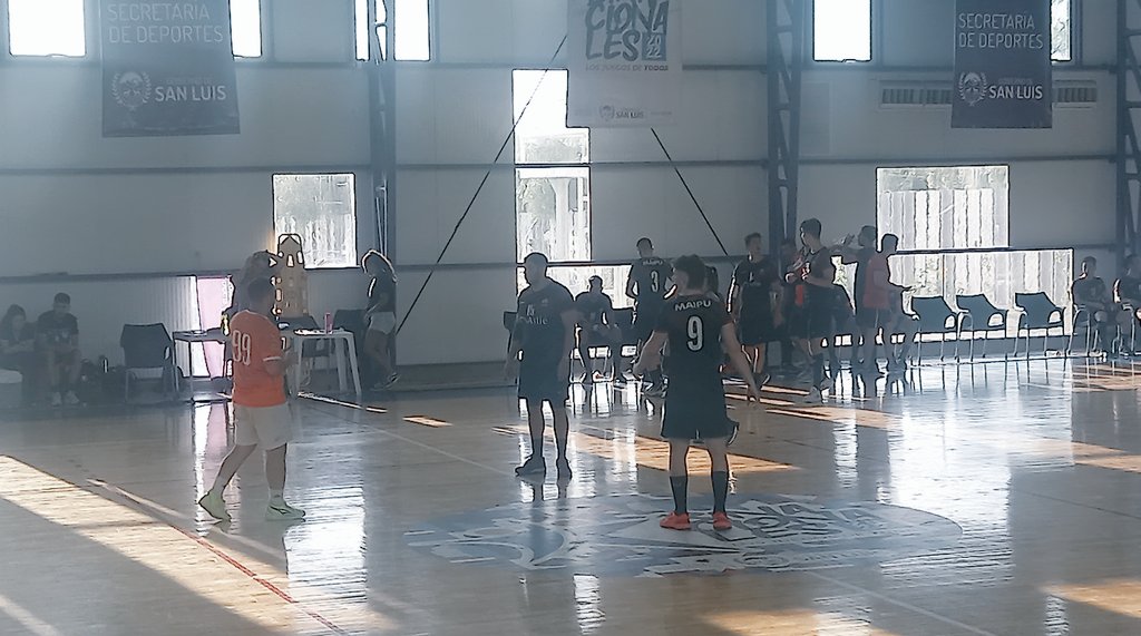 JavierSallustro's tweet photo. #Handball #NacionalAdultosA 
Jornada 2 /Masculino 
Final del primer tiempo 
@2dehandball 13  @Handballmaipu1 10

#SportKidsRadio #ArgentinaTambiénJuega
 
Auspician la Información del Nacional 
#DonEvaristoPizzas #DistribuidoraMachin 
@auroraradiofm @sportkidsmza https://t.co/WEzFukhzlf