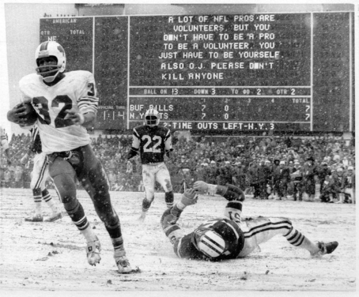 Super70sSports's tweet photo. The scoreboard operator tried, man. https://t.co/J1QHAMhnbz