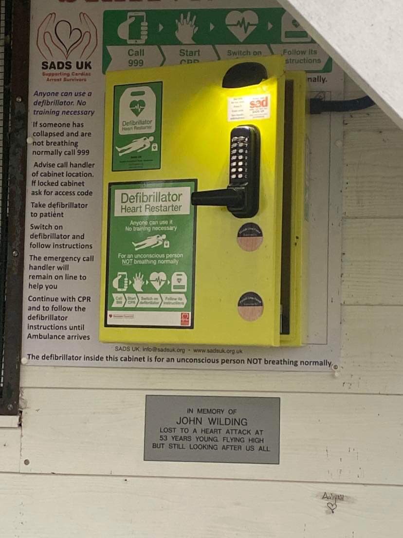 finishlinefund's tweet photo. The defib in Southchurch Park, Southend is now open in the memory of the late John Wilding, father of our supporter Julia Wilding. Many thanks to Julia’s for her fundraising and to @sosemtcc @SADSUK @JamesDuddridge @SouthendCouncil for their help in the project https://t.co/YQ5m4vVESw
